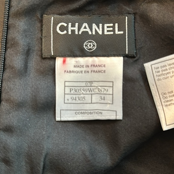 Chanel vintage black leather mini skirt size 34/US size 4. - Picture 7 of 8